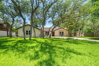3215 Sesbania Dr in Austin, TX - Building Photo - Building Photo