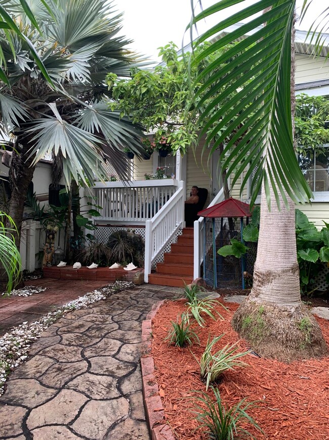 2217 Fogarty Ave in Key West, FL - Foto de edificio - Building Photo