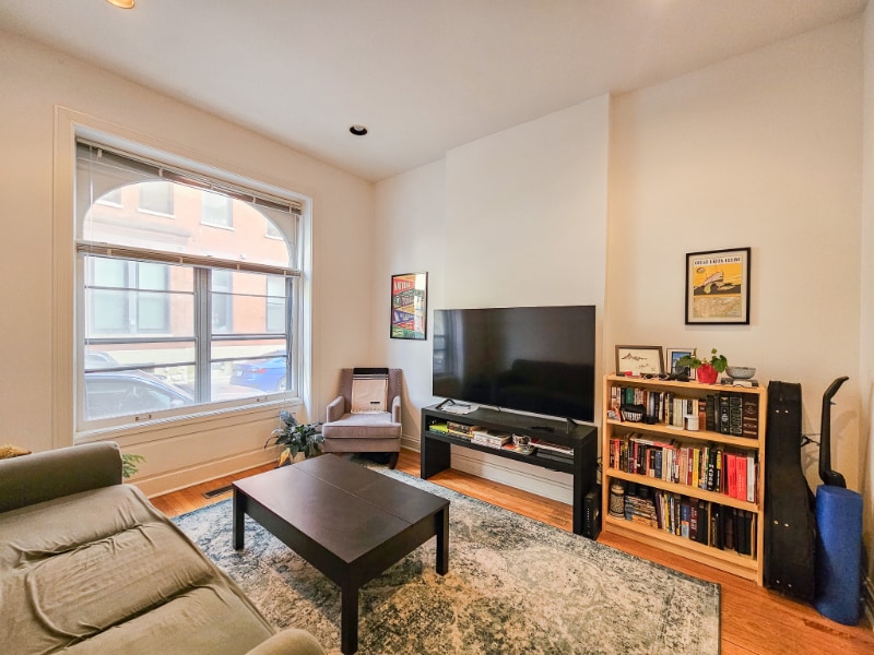 165 W Menomonee St in Chicago, IL - Building Photo