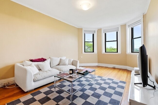 378 Riverway, Unit 8