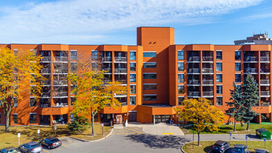 Trinity Tower in Brampton, ON - Building Photo - Building Photo