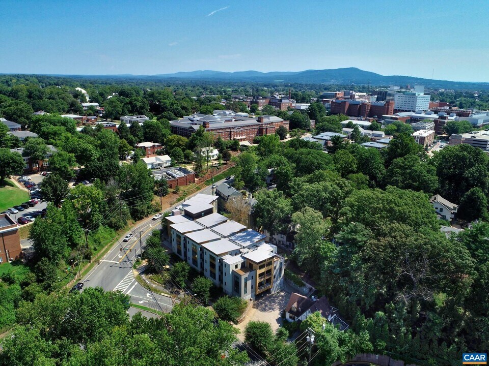 1600 Jefferson Park Ave in Charlottesville, VA - Building Photo