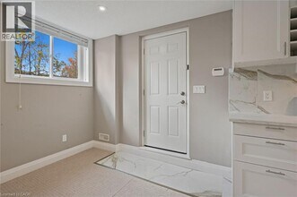 556 Netherwood Cres in Kitchener, ON - Building Photo - Building Photo