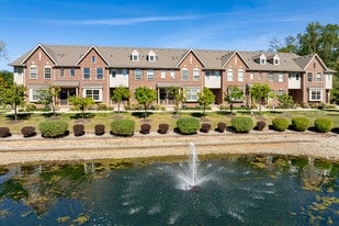 Ravines in Plymouth, MI - Building Photo