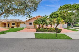 8915 NW 164th St in Miami Lakes, FL - Building Photo - Building Photo