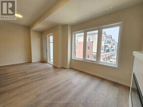 22 Matawin Ln in Richmond Hill, ON - Building Photo - Building Photo