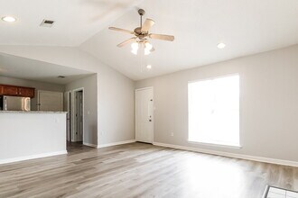 1649 Cherry Creek Dr in Southaven, MS - Foto de edificio - Building Photo