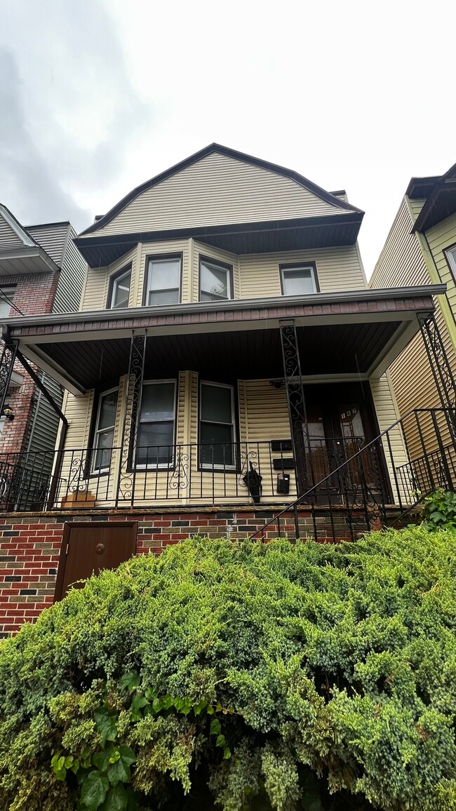 187 Clerk St, Unit 2FL
