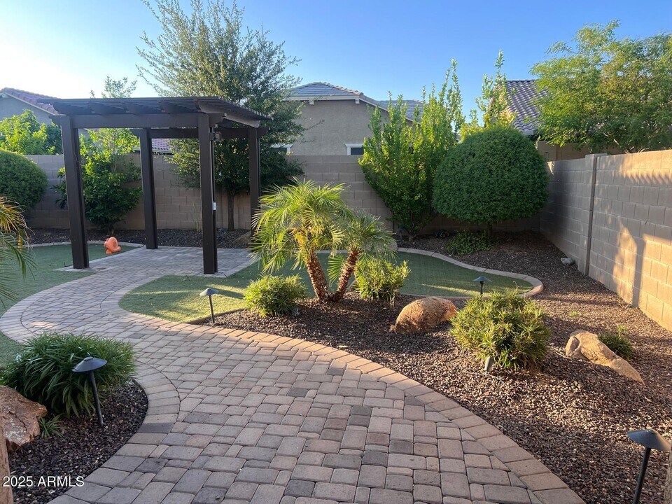 4040 E Hoot Owl Trail in Cave Creek, AZ - Building Photo