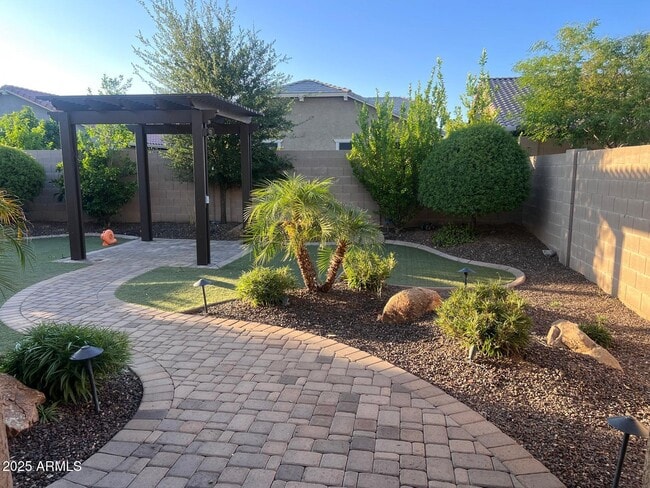 4040 E Hoot Owl Trail