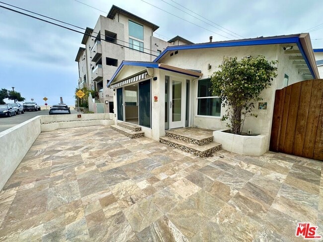 property at 15 Quarterdeck St