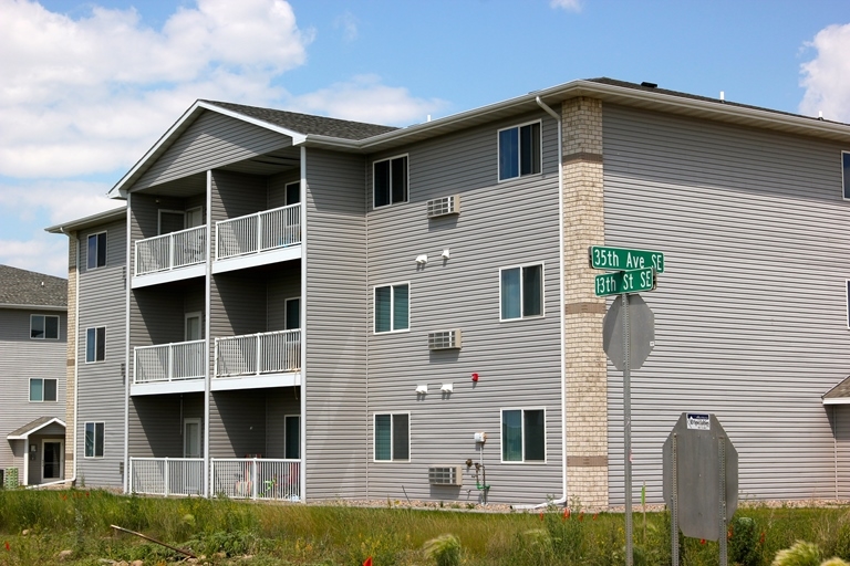 Crossing at the Bluffs in Minot, ND - Foto de edificio