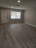 653 Bonnie Ln in West Palm Beach, FL - Building Photo