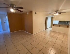 9856 Shirley Gardens Dr in Santee, CA - Foto de edificio - Building Photo