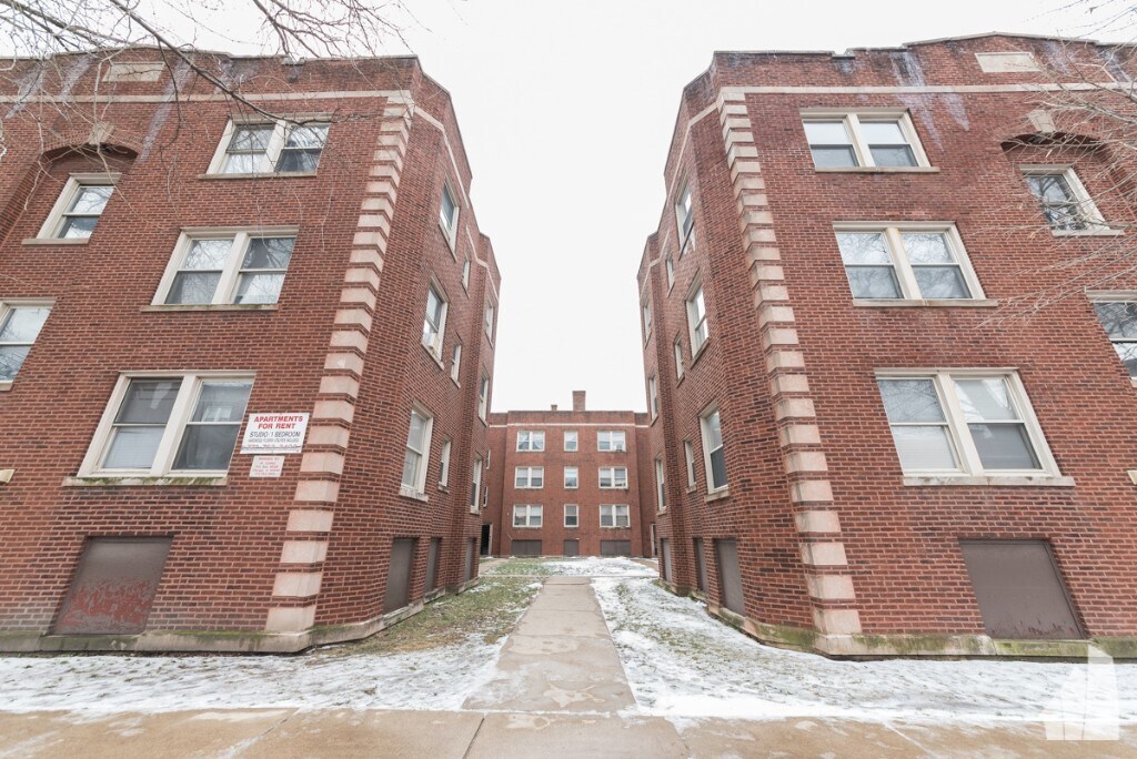 4029 W Melrose St, Unit 25-2E in Chicago, IL - Foto de edificio