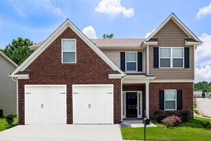 220 Crescent Woode Dr in Dallas, GA - Building Photo