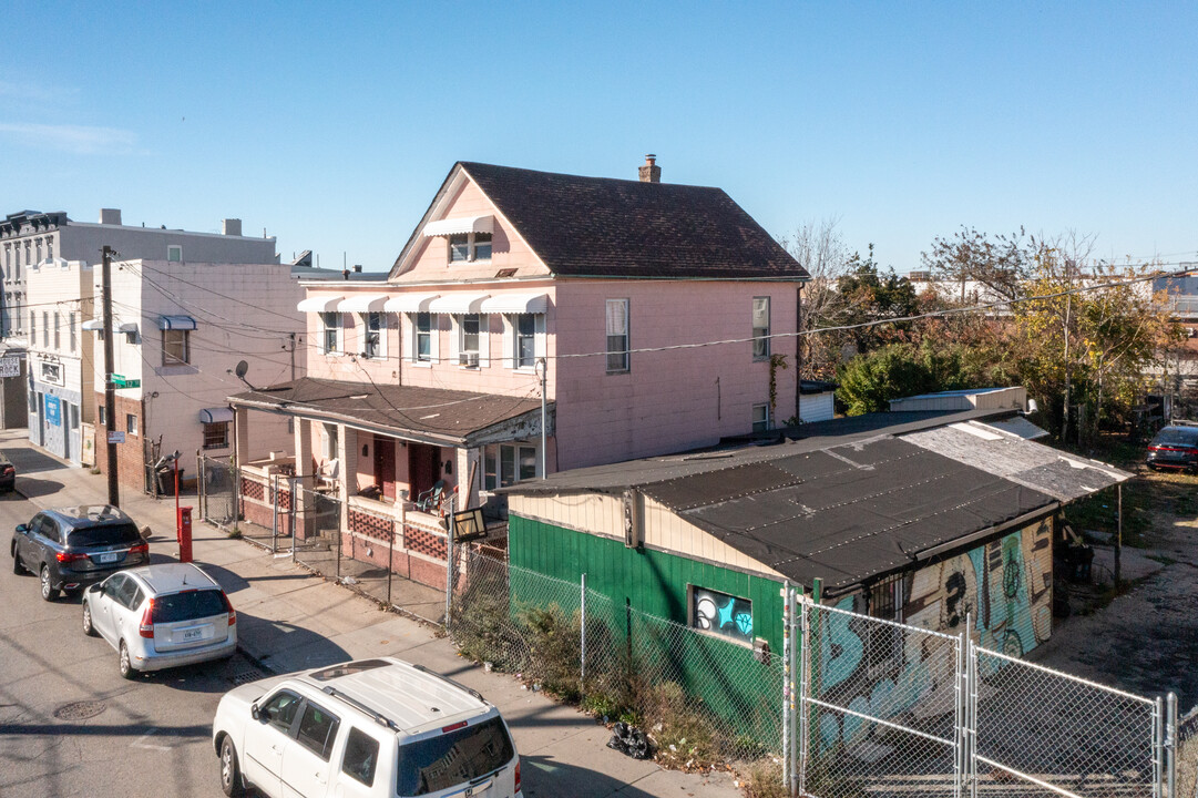 11124 Rockaway Beach Blvd in Rockaway Park, NY - Building Photo