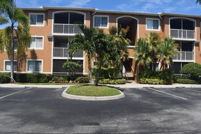 1830 Florida Club Cir, Unit 4304 in Naples, FL - Foto de edificio - Building Photo