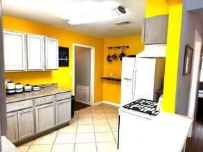 124 Tuna St in Galveston, TX - Building Photo - Building Photo