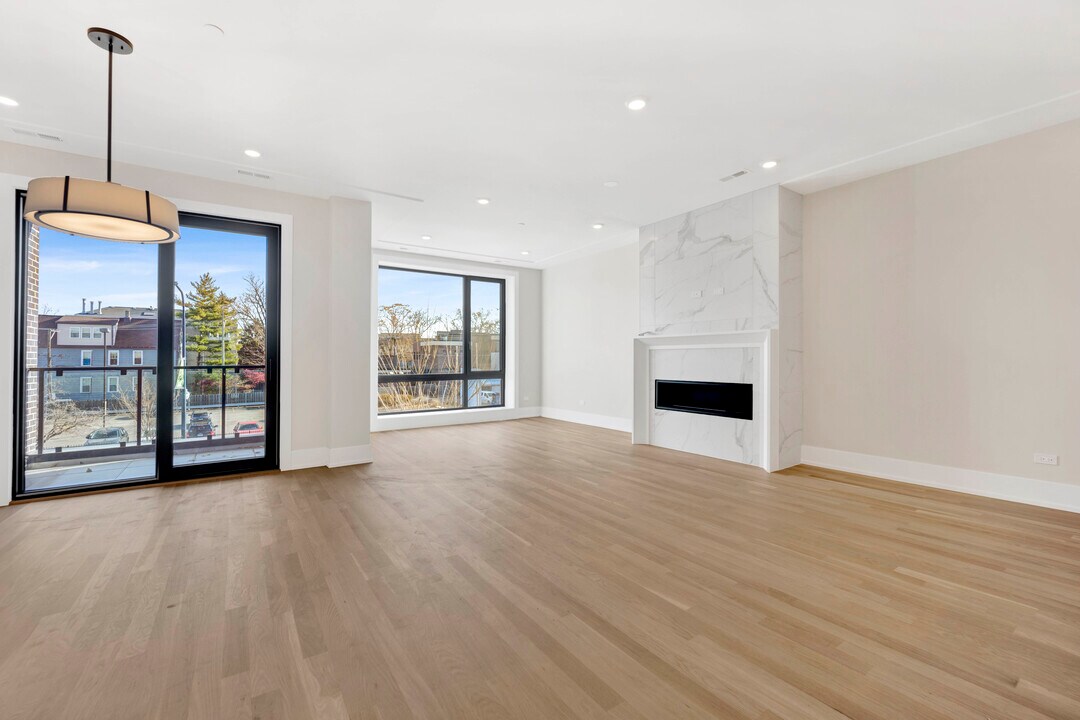 3352 N Ashland Ave in Chicago, IL - Building Photo