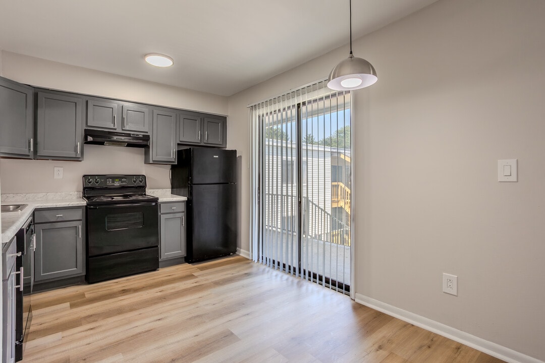 Commons At Waters Edge in Columbus, OH - Building Photo