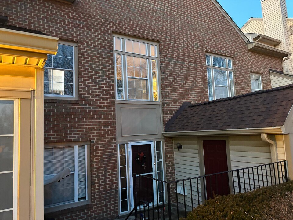 1112 Windemere Ct in Fort Washington, MD - Foto de edificio