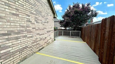 1402 Peregrine St in Lewisville, TX - Building Photo - Building Photo
