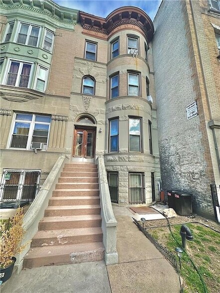 937 St Marks Ave in Brooklyn, NY - Building Photo - Building Photo