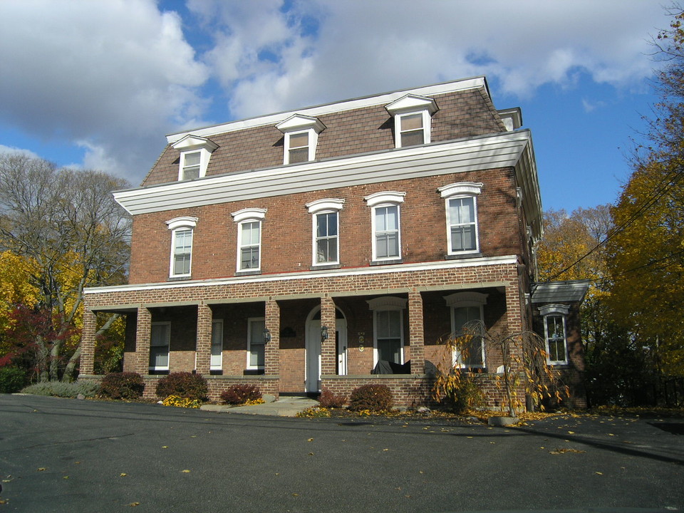 E Main Street Apartments in Stony Point, NY - Building Photo