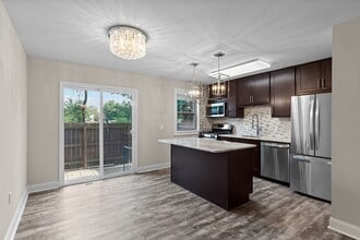 Courtyard Townhouse Apartments in Kirkwood, MO - Foto de edificio - Interior Photo