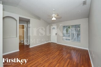 797 Chestnut Ave in Orange City, FL - Foto de edificio - Building Photo