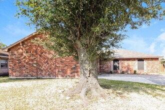 1331 Goswell Ln in Channelview, TX - Foto de edificio - Building Photo