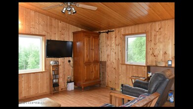 2262 Cordes Dr in Fairbanks, AK - Foto de edificio - Building Photo