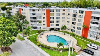 1475 NE 125th Terrace in North Miami, FL - Building Photo