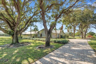 8631 Steeplechase Dr in Palm Beach Gardens, FL - Building Photo - Building Photo