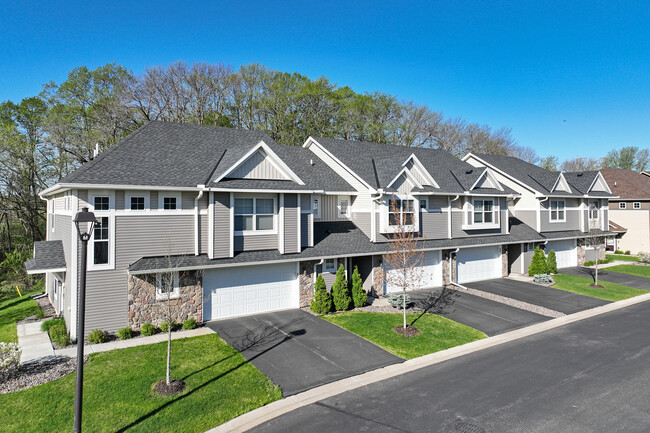 Elk Creek Estates in Maple Grove, MN - Foto de edificio - Primary Photo