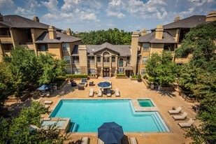 The Courts at Preston Oaks in Dallas, TX - Building Photo