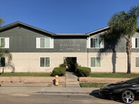 Olive Tree Apartments in Poway, CA - Foto de edificio - Building Photo