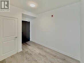 1010-1010 Dundas St E in Whitby, ON - Building Photo - Building Photo