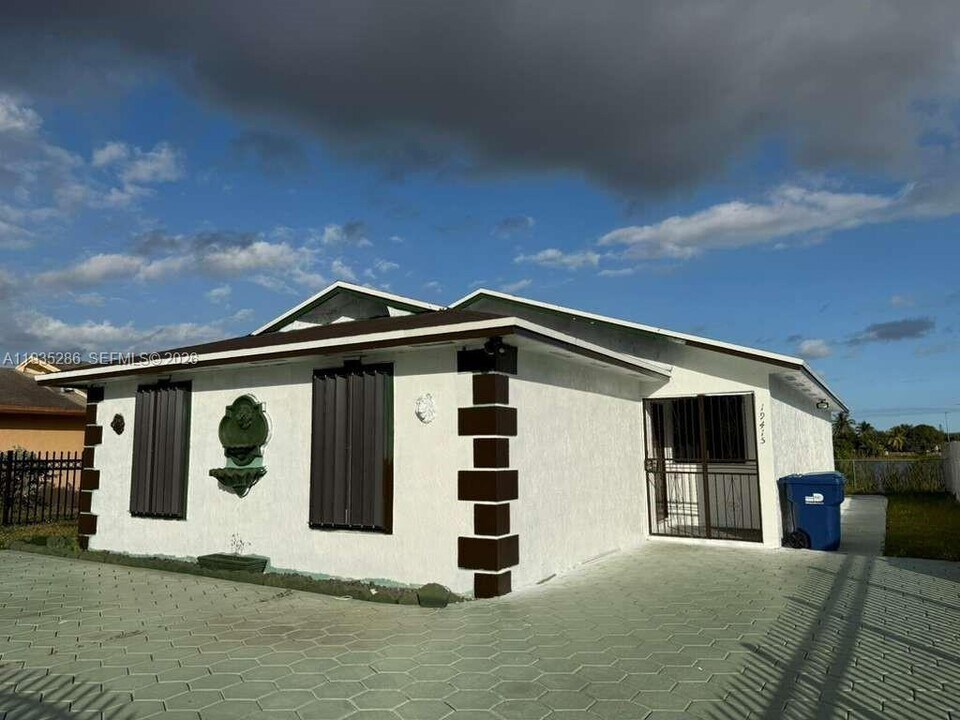 19415 NW 33rd Ct in Miami Gardens, FL - Building Photo