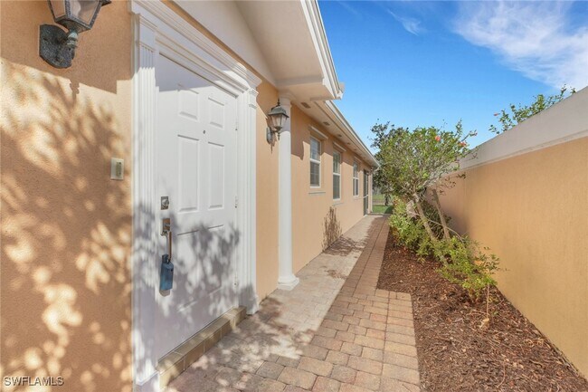 7933 Umberto Ct in Naples, FL - Building Photo - Building Photo