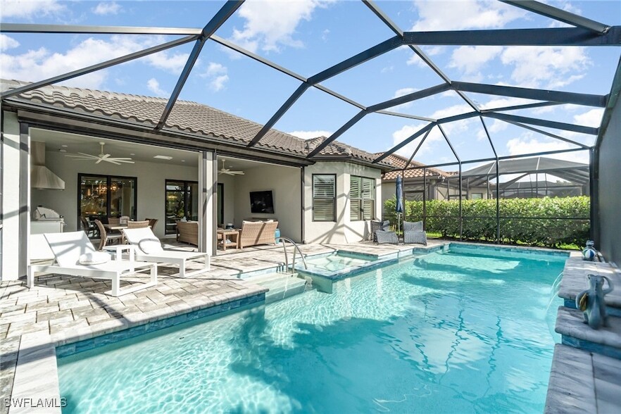 9536 Montelanico Loop, Unit 72 in Naples, FL - Building Photo