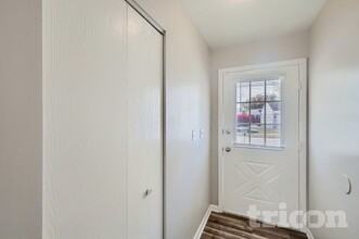 2666 Prairieview Ln in Aurora, IL - Building Photo - Building Photo