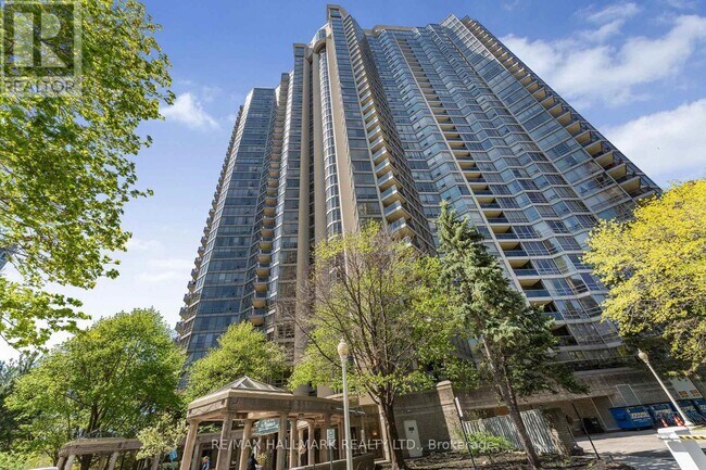 45-3645 Kingsbridge Garden Cir in Mississauga, ON - Building Photo - Building Photo