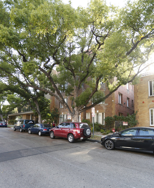 228 S Kenwood St in Glendale, CA - Foto de edificio