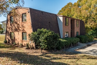 511 Poplar St, Unit A in Graham, NC - Foto de edificio - Building Photo