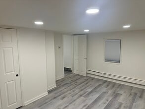 12 N Main St in Marlboro, NJ - Foto de edificio - Building Photo