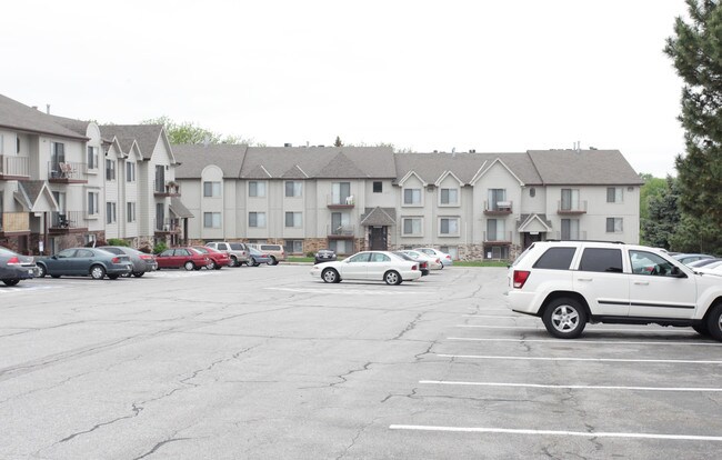 Vista Apartments in Omaha, NE - Foto de edificio - Building Photo