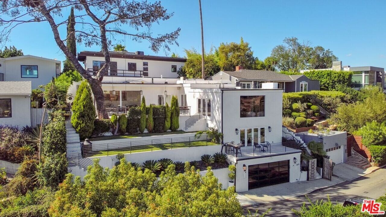 3479 Wonder View Dr in Los Angeles, CA - Building Photo