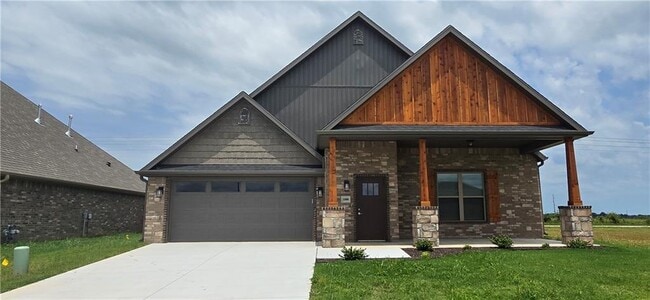 1000 Trestle Ln in Bentonville, AR - Building Photo - Building Photo